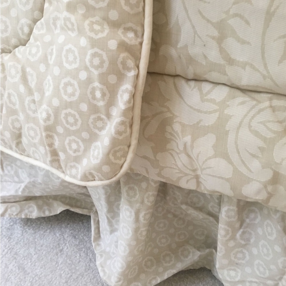 ADRIENNE VITTADINI, twin bed skirt